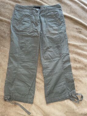 INC International Concepts Olive Green Cargo Capris
